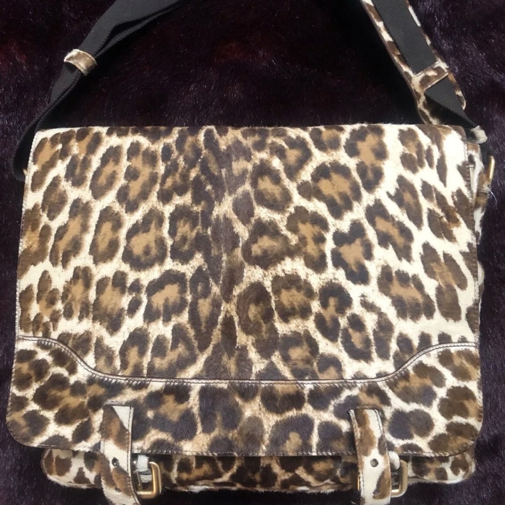 ♥️ PRADA MESSENGER BAG ♥️ NWOT AWESOME BAG!